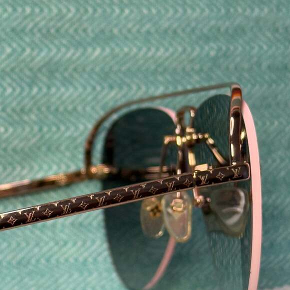 Louis Vuitton Petit Soupcon Aviator Sunglasses with Hard Case main image 10